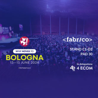 Conferenza WMF 2024 a Bologna Evento WMF 2024 con una folla in un auditorium e dettagli sul trasferimento a Bologna.