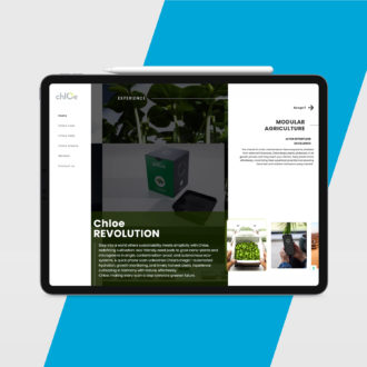 Tablet con app di agricoltura sostenibile aperta, mostra menu e immagine di scatola di semi Chloe.