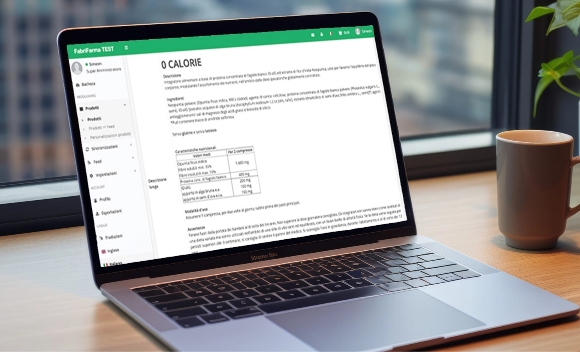 Schermata di Gestione Nutrizione su Laptop Laptop su scrivania che mostra una schermata di gestione nutrizionale con titolo '0 CALORIE'.