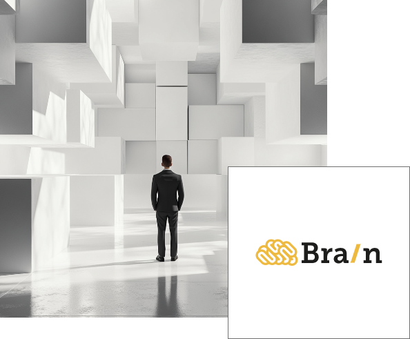 Uomo di spalle di fronte a una stanza con cubi bianchi, con logo 'Brai/n' a destra.